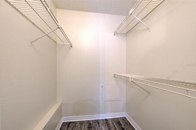 Building Photo - 308 Lake Parsons Green
