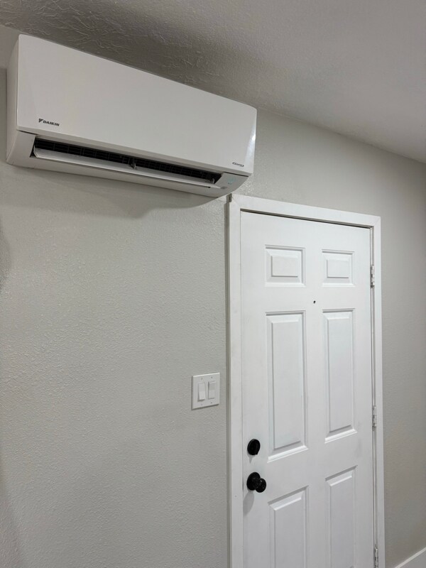 Building Photo - 251 Juniper St