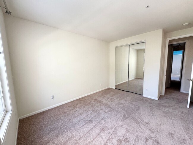 Building Photo - Perfect Shape Dublin Ranch Village Propert...