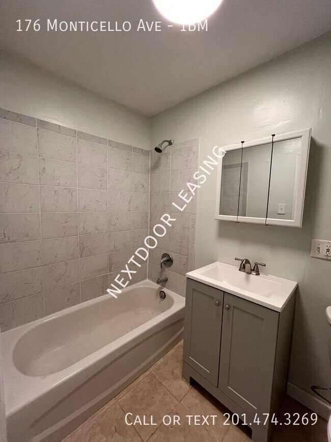 Building Photo - 176 Monticello Ave