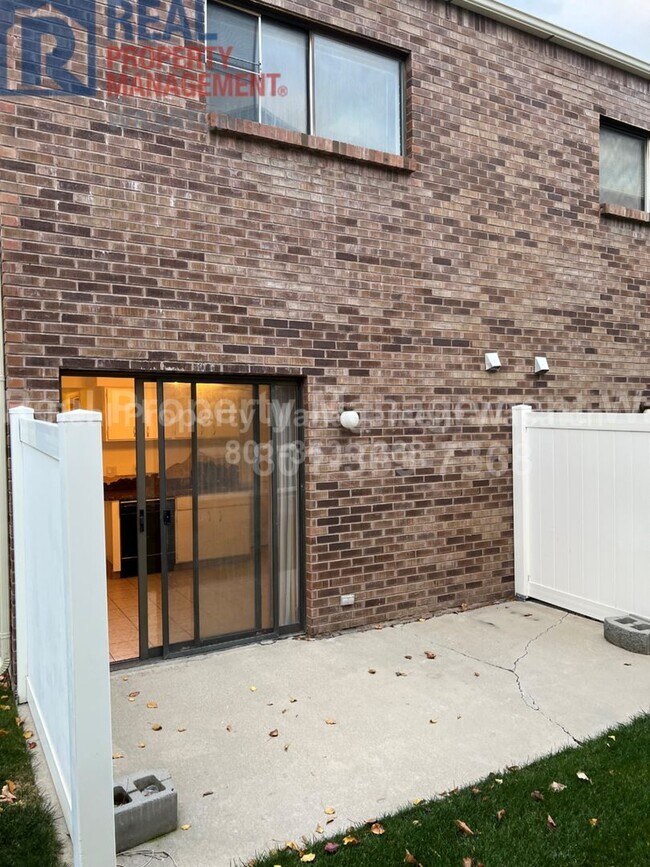 Building Photo - 835 S 835 E