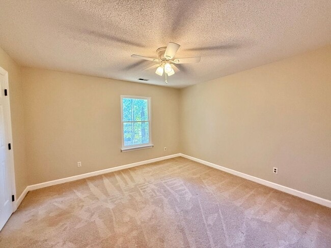 Building Photo - Recently Remodeled 4BD, 2.5BA North Raleig...