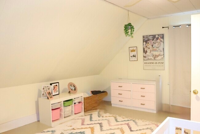 Building Photo - 10 Cushing St