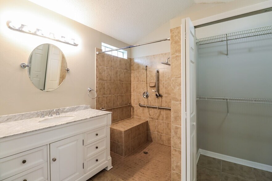 Building Photo - 6713 Summer Cove Dr