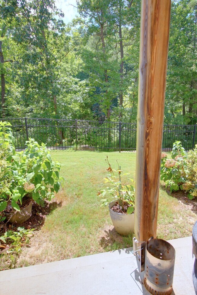 Building Photo - 3bd/3.5ba Spacious 3 Floor Townhouse in Durham's Stratford Lakes Neighborhood!