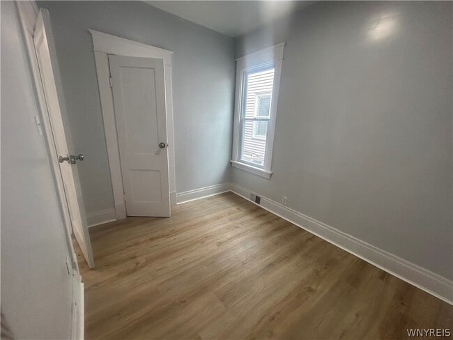 Building Photo - 411 Cambridge Ave