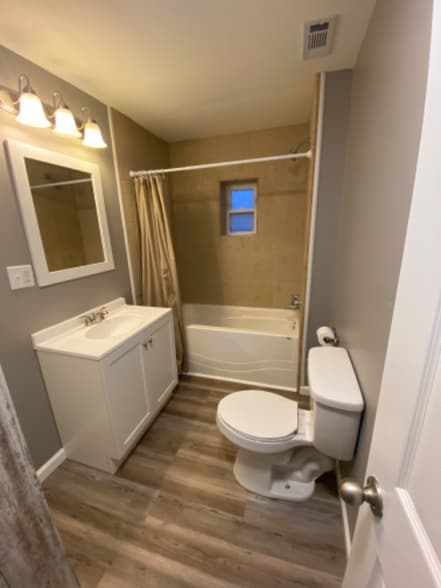 Building Photo - 417 New St