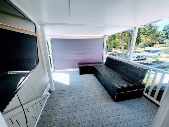 Building Photo - 324 L St E