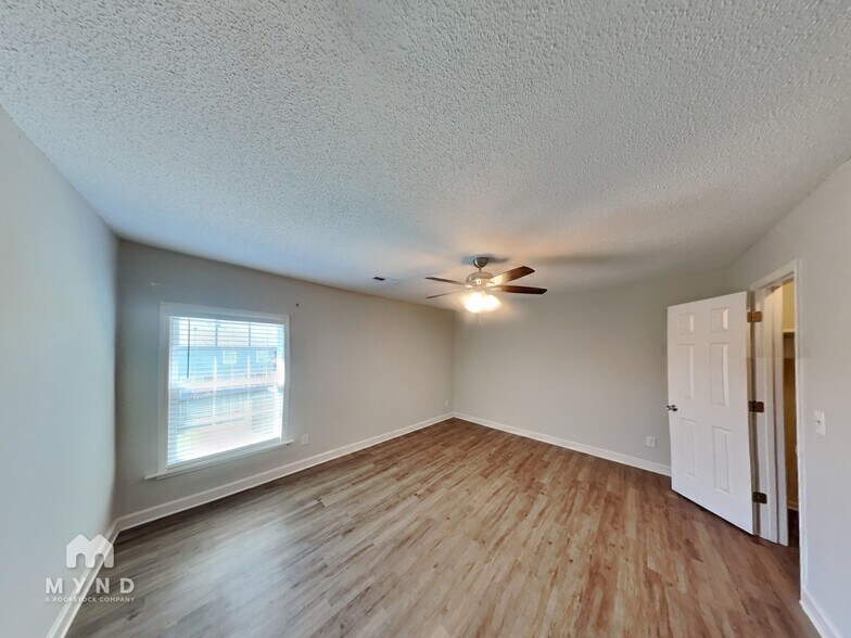 Building Photo - 3306 Woodland Park Rd