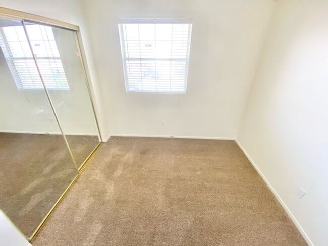 Building Photo - SPECTACULAR 2 STORY HOME 3 BEDROOM 2.5 BAT...