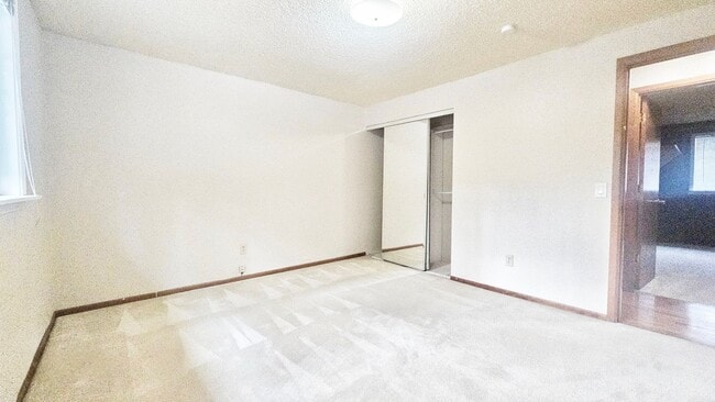 Building Photo - Charming 4 Bed 2 Bath Home in Wedgewood