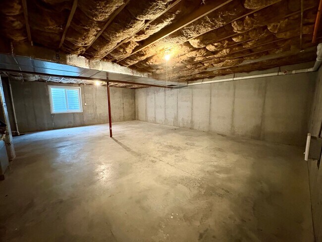 Building Photo - 3 Bedroom 2.5 Bathroom Townhome in Mechanicsburg!