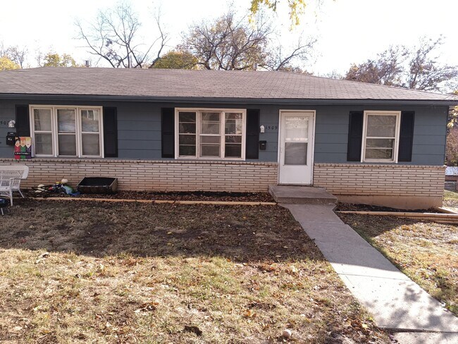 Building Photo - 1509 W Waldo Ave