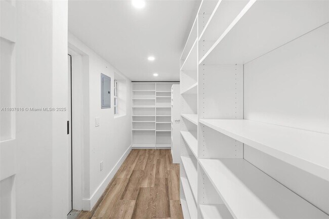 Building Photo - 7520 Hispanola Ave