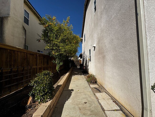 Building Photo - Spacious 4 bedroom in Murrieta for rent!