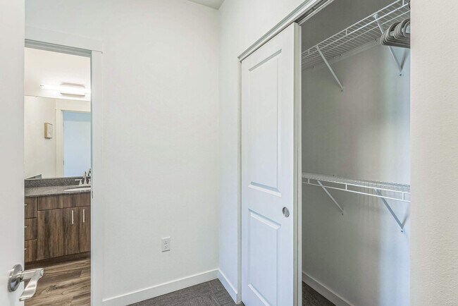 Building Photo - 305 E Front St