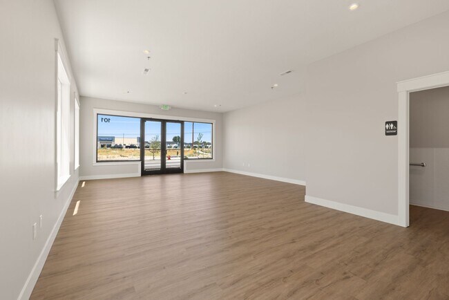 Building Photo - Stonecrest South Condominiums 101/201