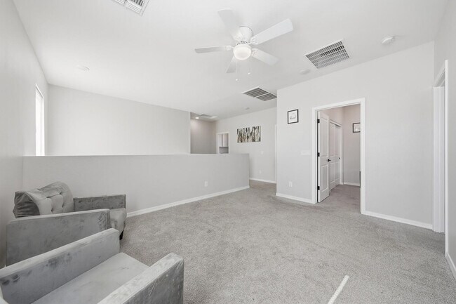 Building Photo - 997 S 150th Dr