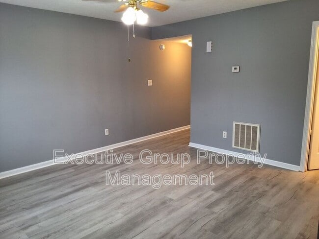 Building Photo - 1115 Crowne Pointe Dr