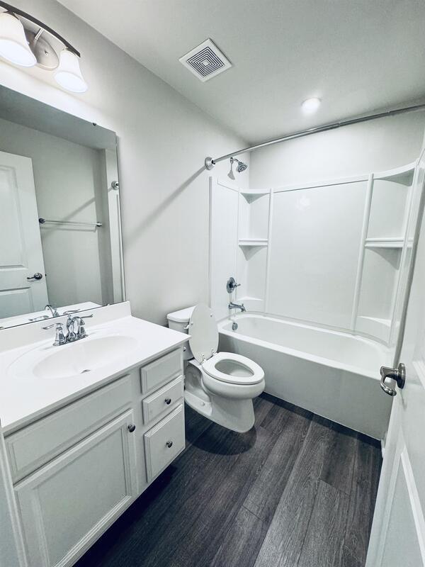 Building Photo - 449 Cross Country Way