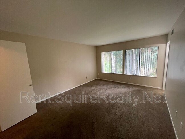 Building Photo - 765 Knollwood Ln