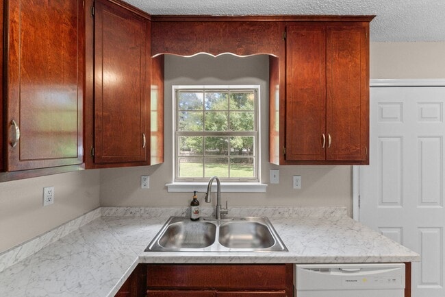 Building Photo - 20952 Liberty Ln