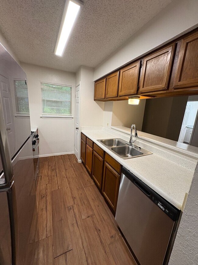 Building Photo - 806 Sirocco Dr
