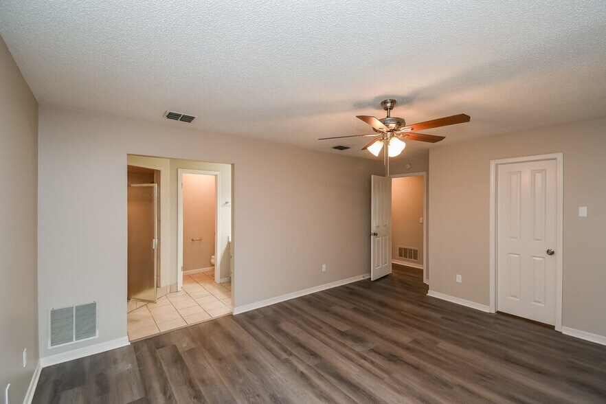 Building Photo - 810 Hardwood St
