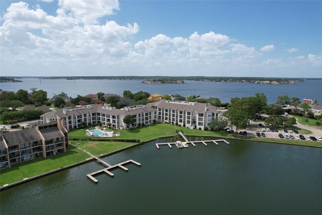 Building Photo - 12800 Melville Dr