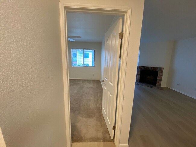 Building Photo - 1 Bedroom, 1 Bath Condo in Pacific Pines Community