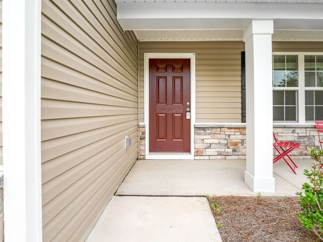 Building Photo - 551 Poppleton Dr