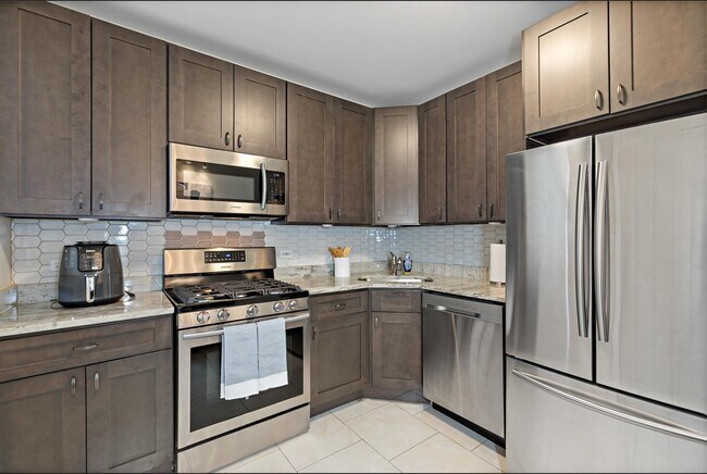 Building Photo - 5536 S King Dr