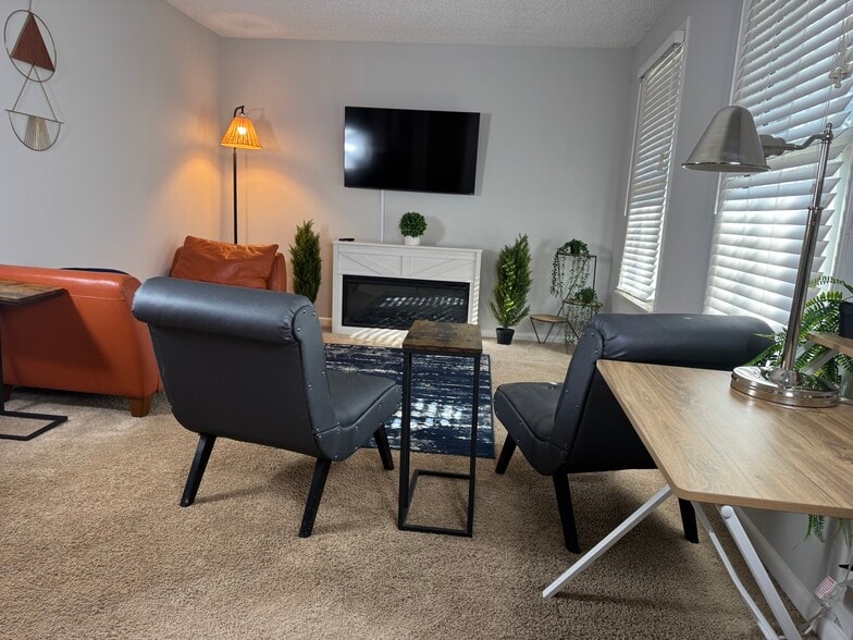 Building Photo - 3841 Dubois Dr