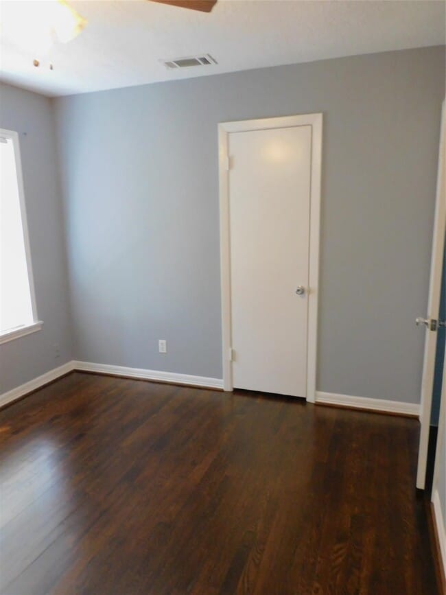 Building Photo - 3719 Meadowlake Rd