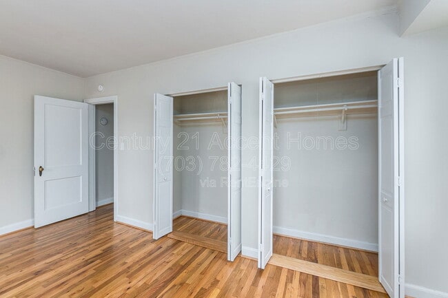 Building Photo - 1020 S Barton St