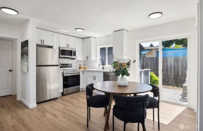 Building Photo - Beautifully Renovated 1 Bed, 1 Bath Home w...