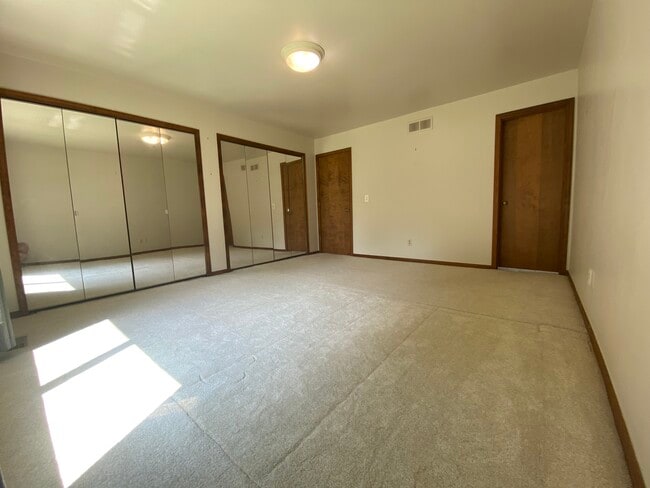 Building Photo - 23589 Hickory Grove Ln