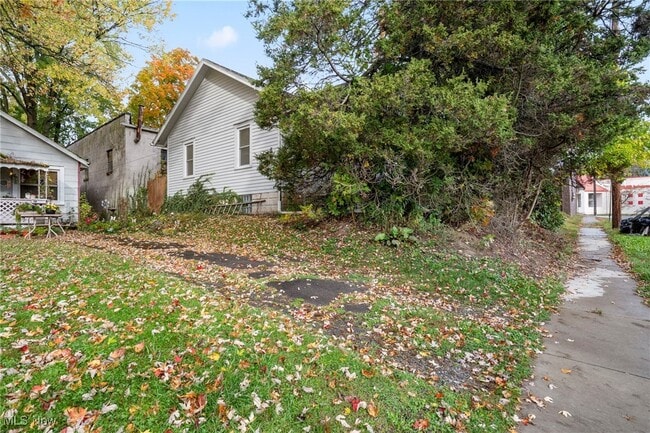 Building Photo - 12 Bouquet Ave