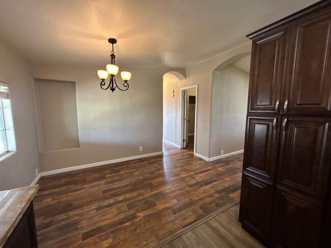 Building Photo - Country home for rent