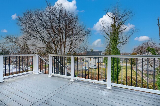 Building Photo - 4012 Fernhill Ave