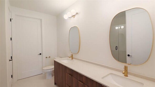 Building Photo - 1701 Simond Ave Ave