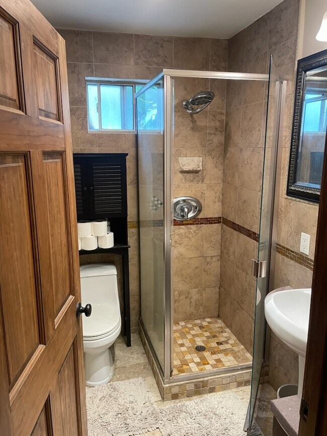Bathroom w shower - 204 45th St
