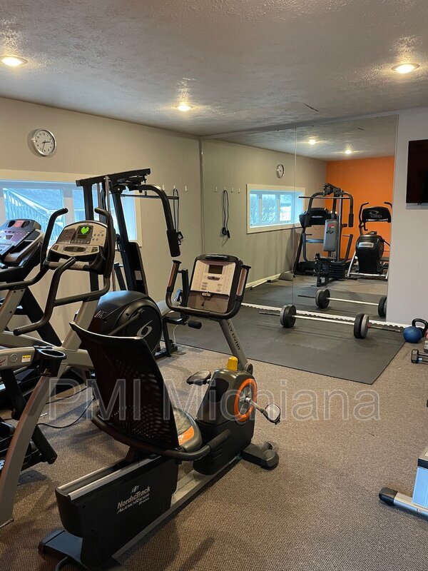 Building Photo - 18120 N Stoneridge Dr