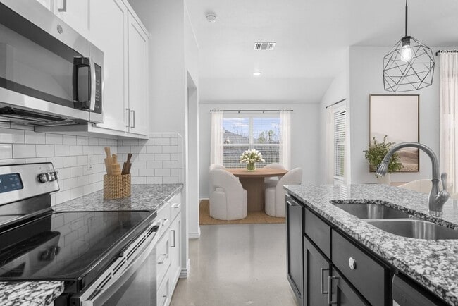 Building Photo - 3 BEDROOM 2 BATH CUSTOM HOME IN NOLANVILLE