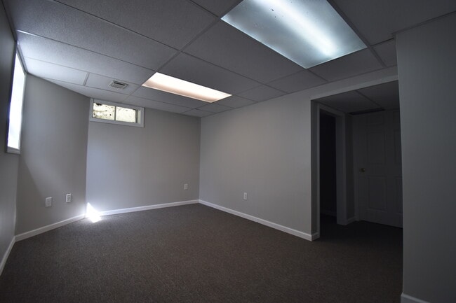 Building Photo - 814 S Eastside Dr