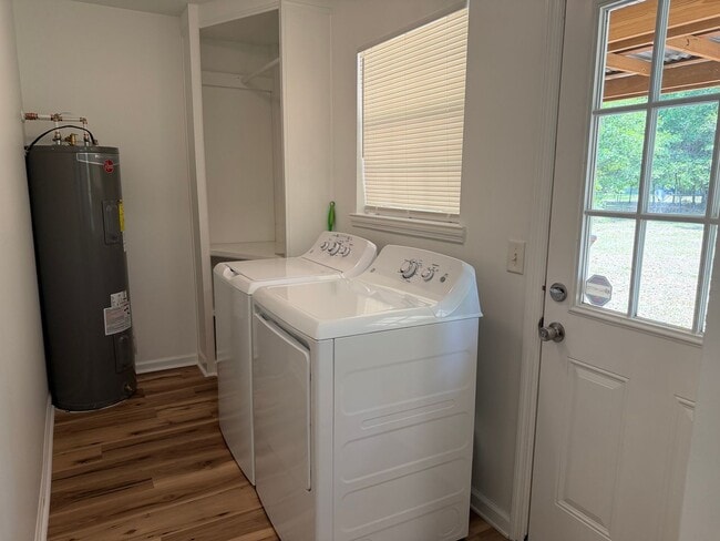 Building Photo - Private Country Setting 2 Bedroom/ 1 Bath Brick Home w/ Storage Shed and Fenced Yard- No HOA