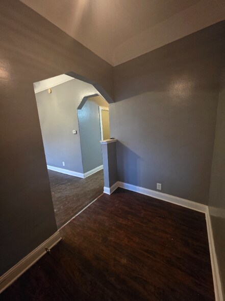 Building Photo - 6643 S Ingleside Ave