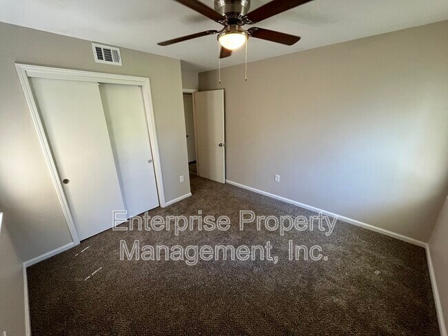 Building Photo - 1343 Dove St