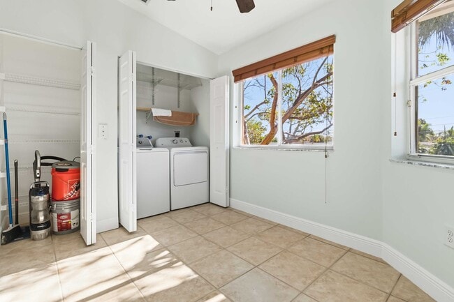 Building Photo - Beautiful Condo