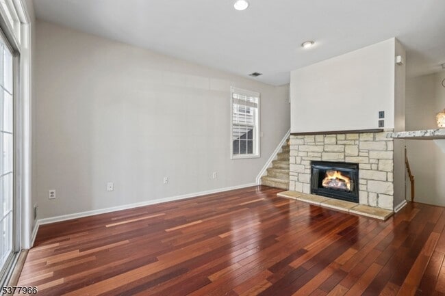 Building Photo - 107 Brittany Ct